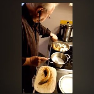 😋 Papa bereitet Currywurst für's ABENDESSEN vor❗ #hatzig