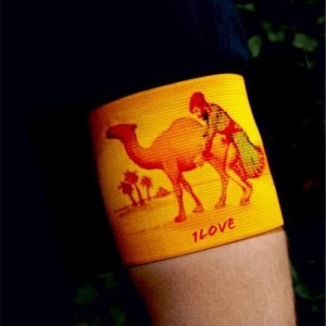 Binde tragen für Camelwerbung