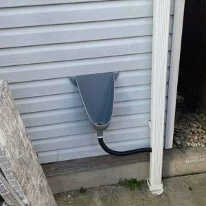 Toilette ist hinter der Garage