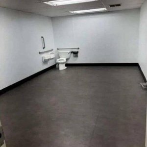 Neulich auf der Toilettentournee drölf