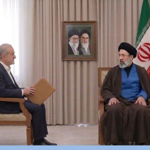 Erstes offizielles Foto von Khamenei Jr nach dem Angriff