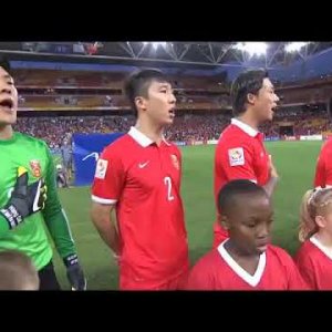 Bitte erhebt euch für die chinesische Nationalhymne!