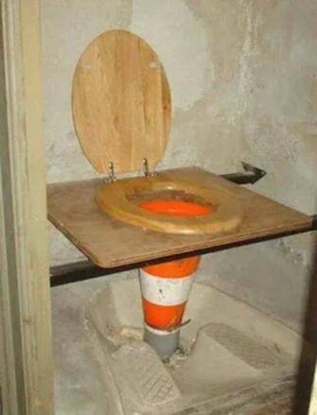 AA Toilette