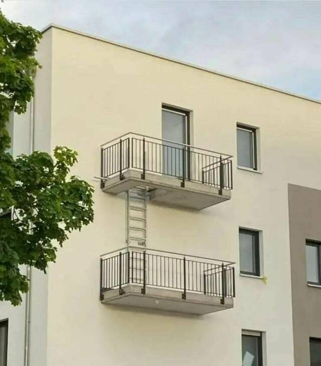 Geil, gleich 2 Balkons
