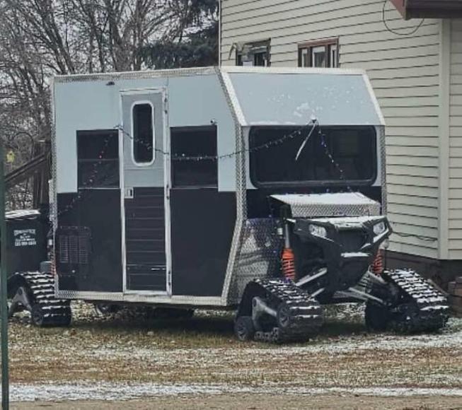 lool ein Snow-Mobil