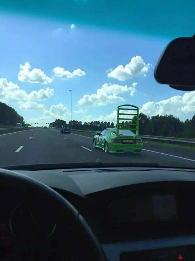 Sechsfacher Abtrieb Jonge!
